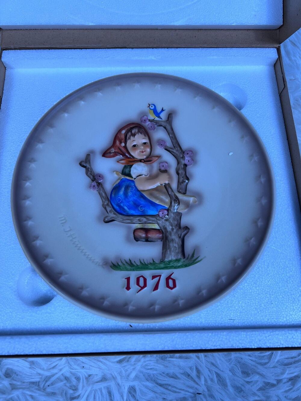 Vintage 1976 M.I. Hummel Goebel Annual Plate Hum 269 W Germany Box Bas Relief